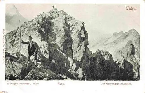 AK / Ansichtskarte 73987800 Rysy_Rysov_Tatry_SK Meeraugspitze Tatra Gebirgspanorama Bergsteiger