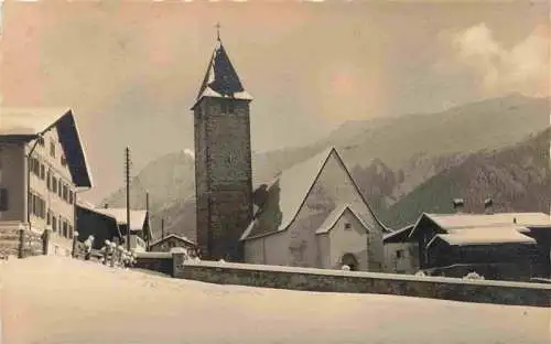 AK / Ansichtskarte  Klosters-Serneus_GR Dorfpartie mit Kirche