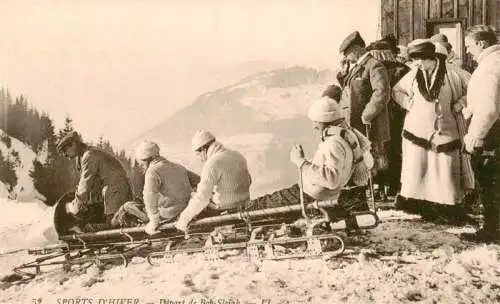 AK / Ansichtskarte  Schlitten_Bobsleigh_Traineaux-- Sport D Hiver Maenner 