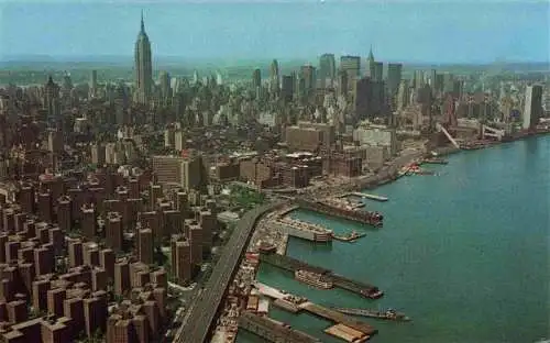 AK / Ansichtskarte 73988420 NEW_YORK_City_USA Aerial view of East River showing housing project and Bellevue Hospital