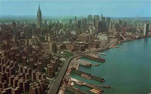 AK / Ansichtskarte  NEW_YORK_City_USA Aerial view of East River showing housing project and Bellevue Hospital