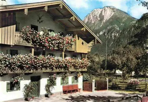 AK / Ansichtskarte  Kiefersfelden Bauernhaus mit Kaisergebirge