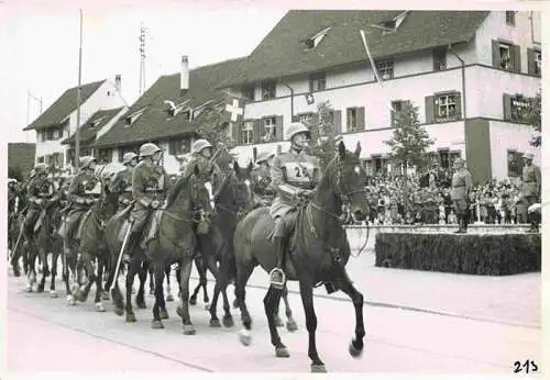AK / Ansichtskarte  BASEL_BS Militaerparade zu Pferd