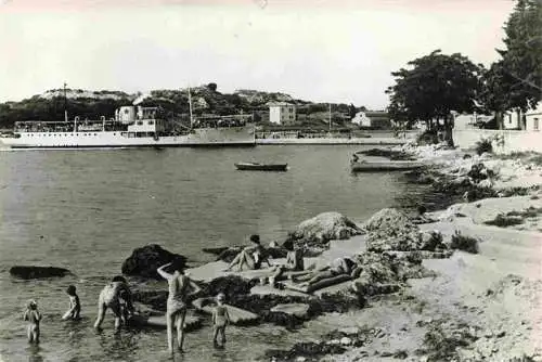 AK / Ansichtskarte  Vrsar_Istria_Croatia Partie am Strand Faehre