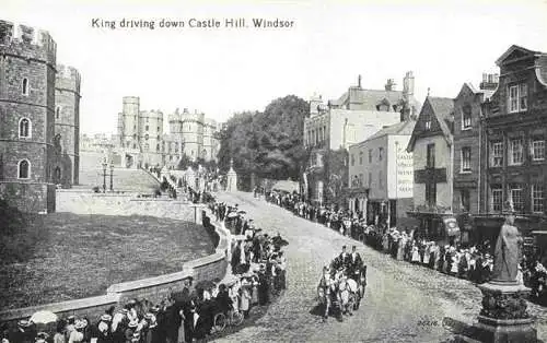 AK / Ansichtskarte 73989611 Windsor__Castle_London_UK King driving down Castle Hill