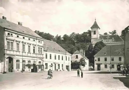 AK / Ansichtskarte 73989754 Jaroslavice_u_Znaima_Znojmo_Znaim_CZ Ortszentrum Blick zur Kirche