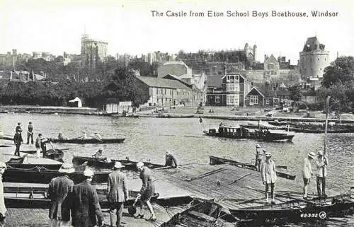 AK / Ansichtskarte 73990385 Windsor__Castle_London_UK The Castle from Eton School Boys Boathouse