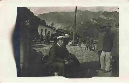 AK / Ansichtskarte  Karapinar_Turkije_TK Soldaten Bewohner Ortspartie mit Blick auf Gebirge