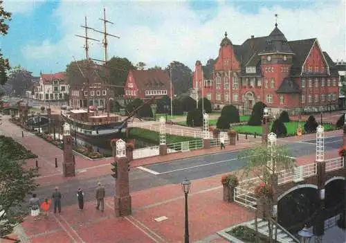 AK / Ansichtskarte  Papenburg_Ems Rathaus mit Brigg Friederike von Papenburg