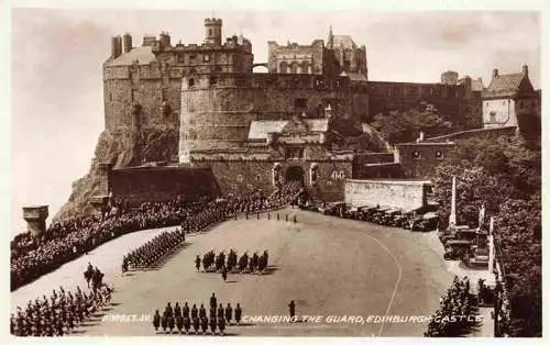 AK / Ansichtskarte 73992757 EDINBURGH__SCOTLAND_UK Changing the Guard Edinburgh Castle