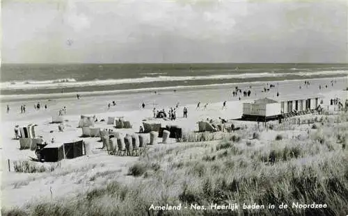 AK / Ansichtskarte 73993030 Nes_Ameland_Friesland_NL Heerlijk baden in de Noordzee