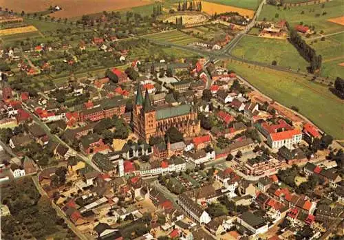 AK / Ansichtskarte  Xanten Fliegeraufnahme mit Stadt und Roemischem Amphitheater