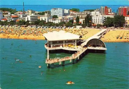 AK / Ansichtskarte 73993530 LIGNANO__Sabbiadoro_Veneto_IT Fliegeraufnahme mit Strand und Terrasse