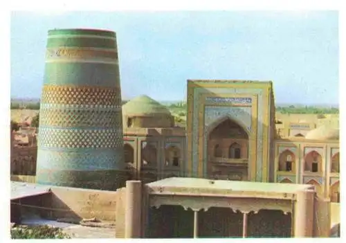 AK / Ansichtskarte  Chiwa_Khiva_Usbekistan Minaret Kalta minor y medersa Mujammed Amin jan