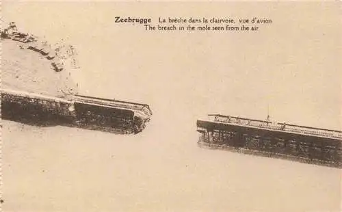 AK / Ansichtskarte  Zeebrugge_Zee-Brugge_Zeebruegge_Belgie La breche dans la clairvoie Vue aerienne