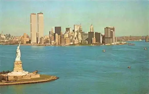 AK / Ansichtskarte 73993971 NEW_YORK_City_USA Statue of Liberty and Lower Manhattan Twin Towers