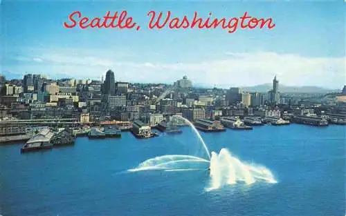 AK / Ansichtskarte 73994165 Seattle_Washington_USA The spray of the city fireboat for the metropolitan Queen City