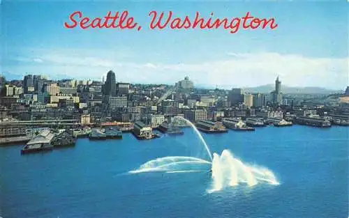 AK / Ansichtskarte  Seattle_Washington_USA The spray of the city fireboat for the metropolitan Queen City