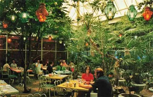 AK / Ansichtskarte 73994216 Clearwater_Beach_Florida_USA Kapok Tree Inn Patio dining amid a tropical indoor garden