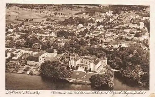 AK / Ansichtskarte 73994917 Rheinsberg_Brandenburg Panorama mit Schloss und Schlosspark Fliegeraufnahme