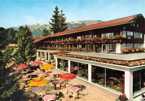 AK / Ansichtskarte  Sonthofen__Oberallgaeu Kur und Sporthotel Allgaeuer Berghof Terrasse