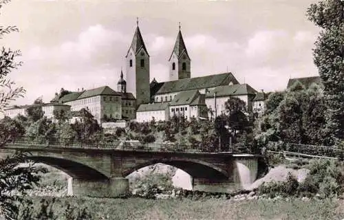 AK / Ansichtskarte  Freising_Oberbayern Isarbruecke mit Dom und Domberg