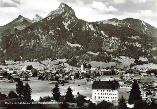 AK / Ansichtskarte 73996428 Reutte_Tirol_AT Panorama mit Landwirtschaftlicher Lehranstalt Breitenwang