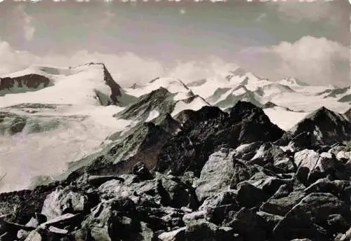 AK / Ansichtskarte 73996606 Wildspitze_3774m_St_Leonhard_Pitztal_oetztaler_Alpen_AT Blick vom Schwarzkogl auf Innere Schwarze Schneide