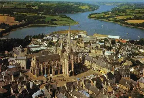 AK / Ansichtskarte  Treguier_Cotes_d_Armor Eglise et la riviere Le Guindy Vue aerienne