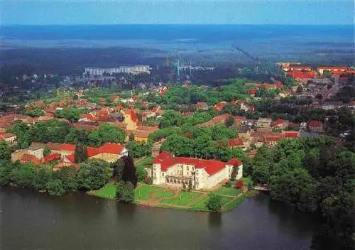 AK / Ansichtskarte  Rheinsberg_Brandenburg Fliegeraufnahme mit Stadt und Schloss Museum mit Tucholsky Gedenkstaette