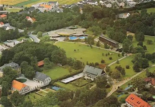 AK / Ansichtskarte  Bad_Sassendorf Thermal-Solebad Kurpark Schloss Hof Hueck