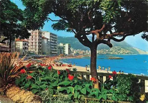 AK / Ansichtskarte  Pietra_Ligure_Pietraligure_IT Giardini e scorcio panoramico di spiaggia