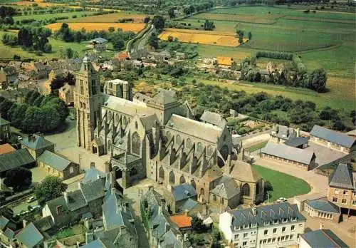 AK / Ansichtskarte  Dol-de-Bretagne_35_Ille-et-Vilaine La Cathedrale et vue d'ensemble