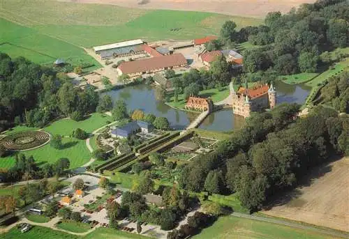 AK / Ansichtskarte  Egeskov_Denmark Fliegeraufnahme mit Schloss