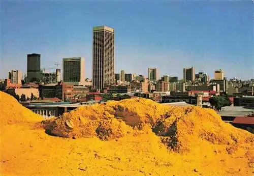 AK / Ansichtskarte  Johannesburg__Gauteng_RSA The Carlton Centre rises from behind the gold mine dumps like a phoenix