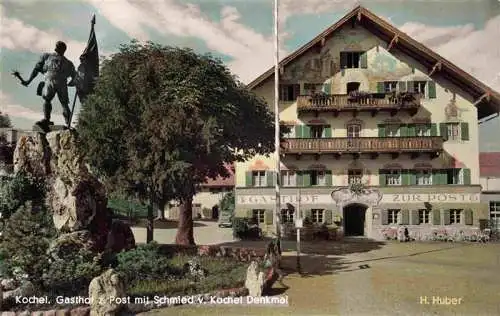 AK / Ansichtskarte  Kochel_See_Bayern Gasthof zur Post mit Schmied von Kochel Denkmal