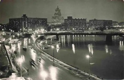 AK / Ansichtskarte  MOSCOW__Moskau_Moscou_RU Evening on an embankment