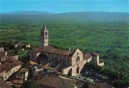 AK / Ansichtskarte  Assisi_Umbria La Basilica di Santa Chiara et la planura umbra Vue aerienne