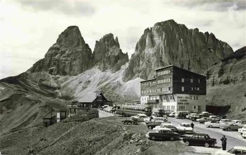 AK / Ansichtskarte  Passo_Sella_2240m_Selva_Val_Gardena_IT Albergo Maria Flora Gruppo del Sassolungo