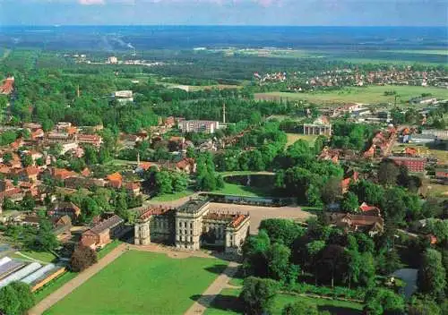 AK / Ansichtskarte  Ludwigslust Blick auf die Lindenstaddt mit seinem Barockschloss Fliegeraufnahme