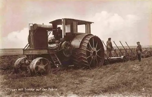 AK / Ansichtskarte  Traktor Pfluegen auf der Praerie Kanada