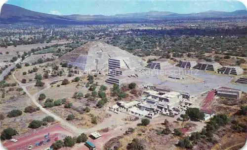 AK / Ansichtskarte  Teotihuacan_Mexico Vista Aerea de la Plaza y Piramide de la Luna