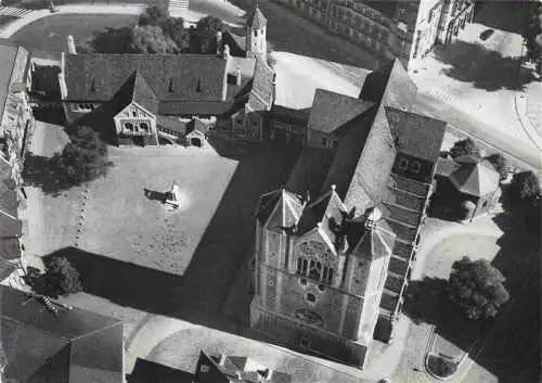 AK / Ansichtskarte  BRAUNSCHWEIG Burgplatz mit Dom Burg Dankwarderode und Loewenstandbild Fliegeraufnahme