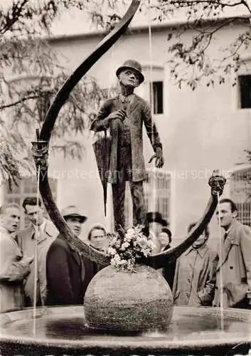 AK / Ansichtskarte  Muenchen Gedenkbrunnen Karl Valentin am Viktualienmarkt