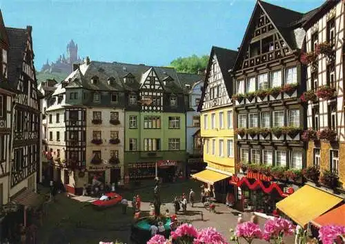 AK / Ansichtskarte  Cochem_Kochem_Mosel Marktplatz mit St Martinsbrunnen und Reichsburg