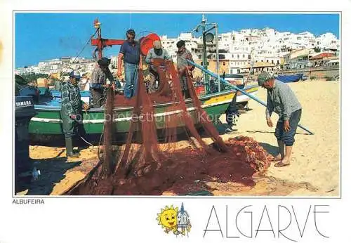 AK / Ansichtskarte  Albufeira_PT Fischer mit Boot und Netzen am Strand