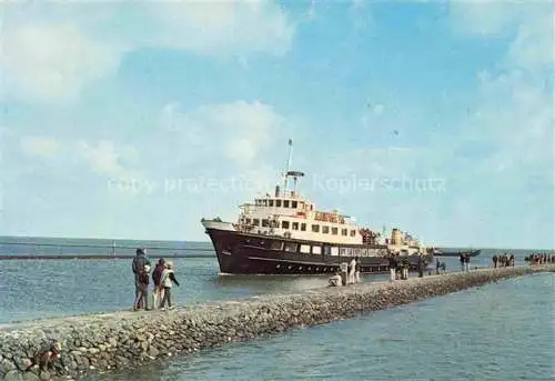 AK / Ansichtskarte  Terschelling_Friesland_NL De boot vaart de haven binnen