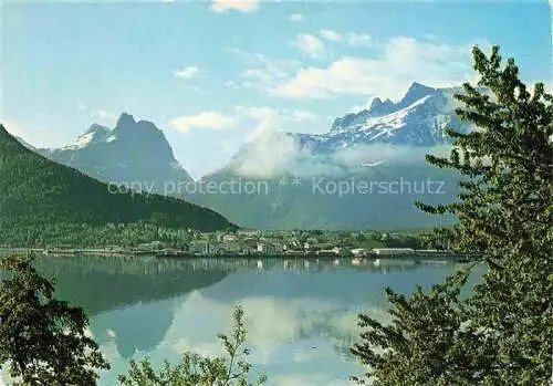 AK / Ansichtskarte  Andalsnes_Norge Romsdalen I bakgrunnen Romsdalshorn