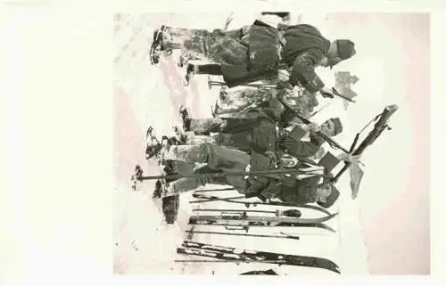 AK / Ansichtskarte  Militaria_Schweiz Soldaten Ski Waffe