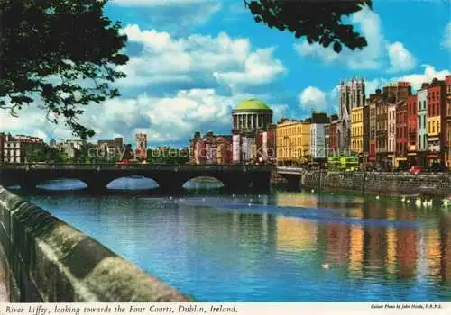 AK / Ansichtskarte  DUBLIN__Ireland_UK River Liffey looking towards the Four Courts